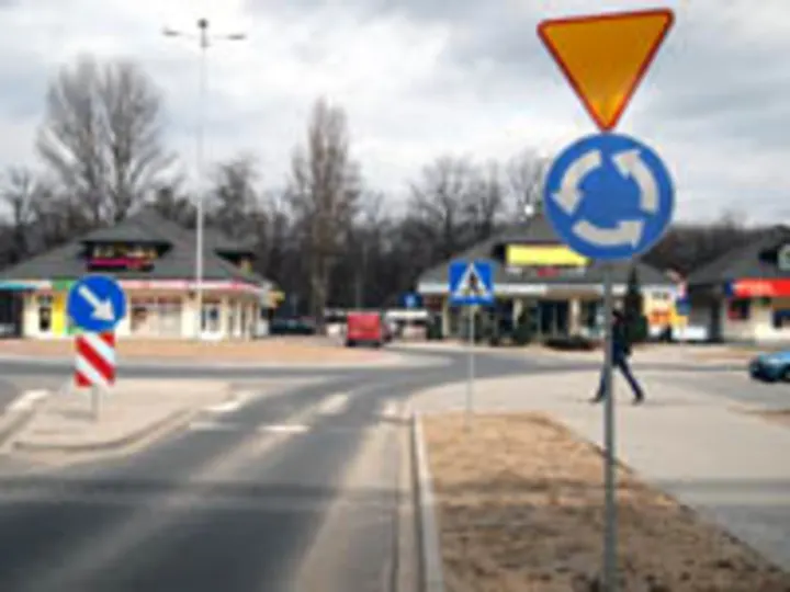 Znaki drogowe przygotowane do montażu